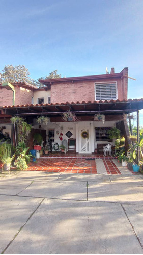 Se Vende Casa -  Townhouse Ubicada En Residencias Villa Jardín San Diego Carabobo