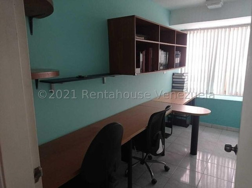 Imagen 3 de 10 de Oficina En Alquiler El Marques 22-6144 Renta House Los Samanes