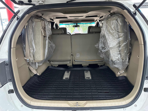 Imagen 5 de 13 de Toyota Fortuner Sr