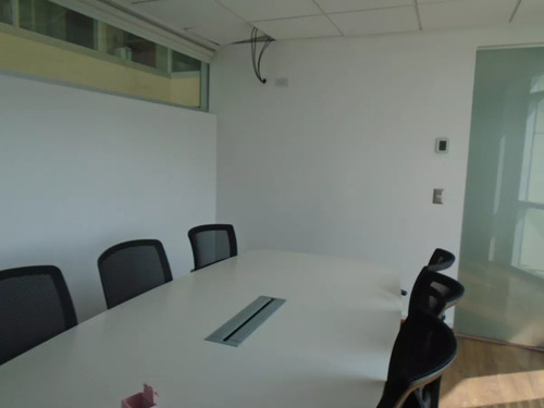 Tranqueras- Las Condes 110 M2 Con 7 Privados Y 3 Baños