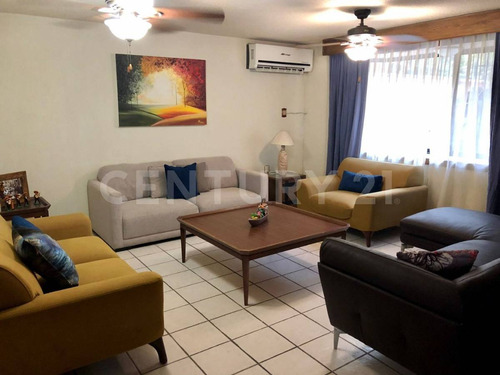 Casa En Venta En Fracc. Valle Marino, Av. Universidad, Villahermosa Tabasco