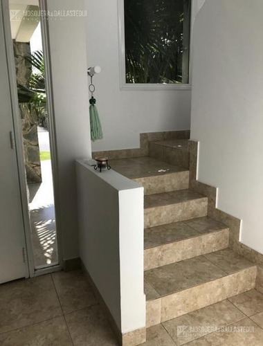 Imagen 12 de 25 de Vta / Alq - Excelente Casa En Talar Del Lago 1