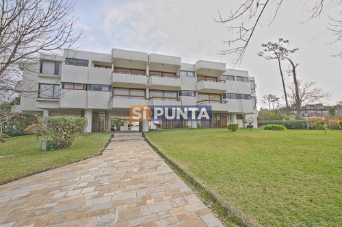 Imagen 20 de 21 de Apartamento En Playa Mansa A La Venta