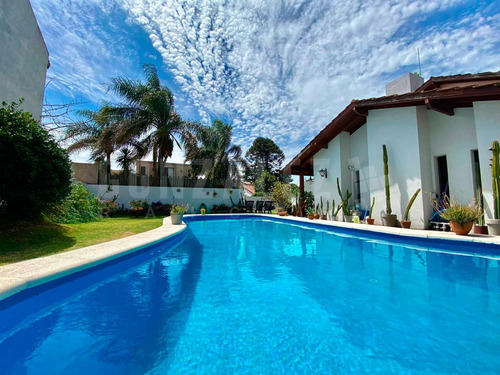 Casa 5 Amb En Barrio Uno - Con Piscina