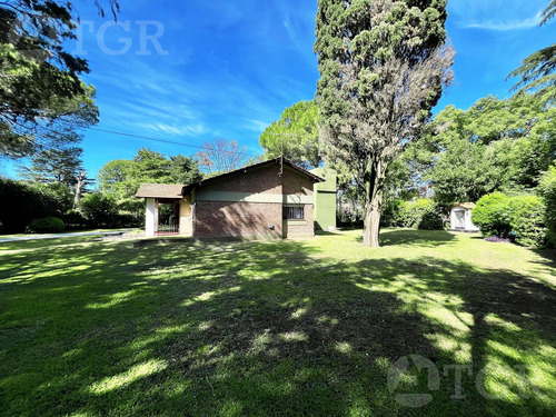 Venta Casa Con Parque Y Piscina- Parque Leloir