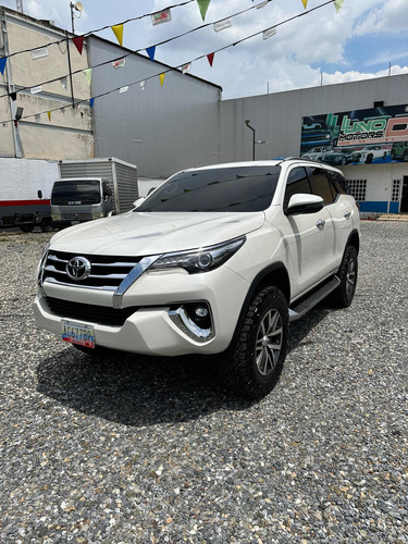 Imagen 1 de 16 de Toyota Fortunner Dubai Dubai