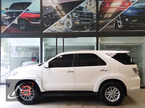 Imagen 6 de 13 de Toyota Fortuner Sr5 Automatica Dubai 4x4