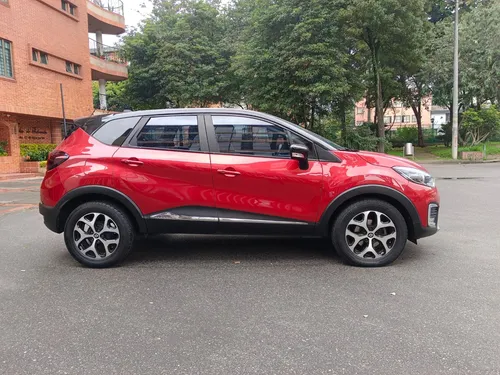 Renault Captur INTENS 4X2 2000CC AT AA