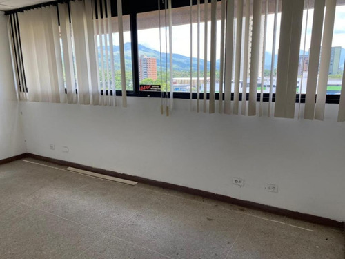 Imagen 7 de 12 de Venta De Bella Oficina Av Bolivar