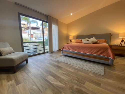 Increíble Residencia De Autor En Vista Real