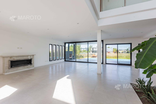 Imagen 25 de 30 de Casa En Venta A La Laguna En Canton Norte- Maroto Propiedades-