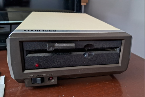 Computador Atari 800xl, Diskettera Atari 1050