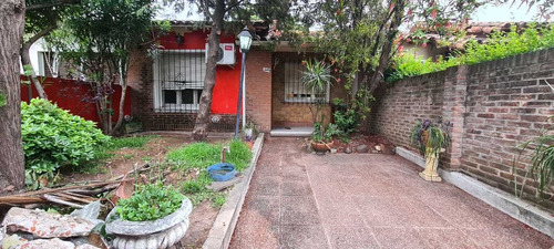 Ciudad Jardin: Chalet De 7 X 30 Living Comedor, Cocina Instalada, Comedor Diario, Tres Dormitorios, Baño Instalado, Cochera Al Frente, Amplio Fondo Con Galpon F: 7399