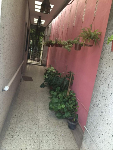 Casa En Venta - 2 Dormitorios 2 Baños - Cochera - 383mts2 - Ituzaingó