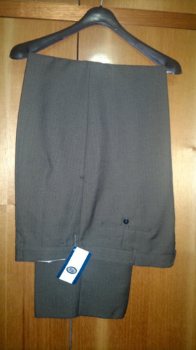 Vendo Pantalón De Vestir De Pinzas, Color Marrón Talla 40. 