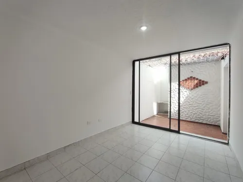 Casa En Arriendo En Avenida Libertadores. Cod A27264