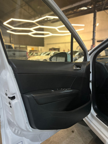 Peugeot 408 2.0 Feline 143cv