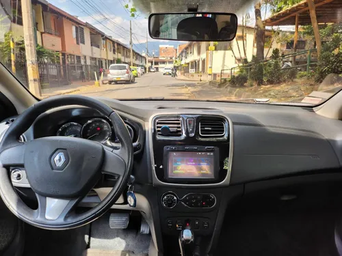 Renault Logan 1.6 Privilege / Intens