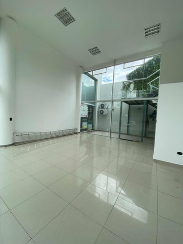 Imagen 12 de 13 de Local Comercial En Alquiler Tablada Parck Zona Norte