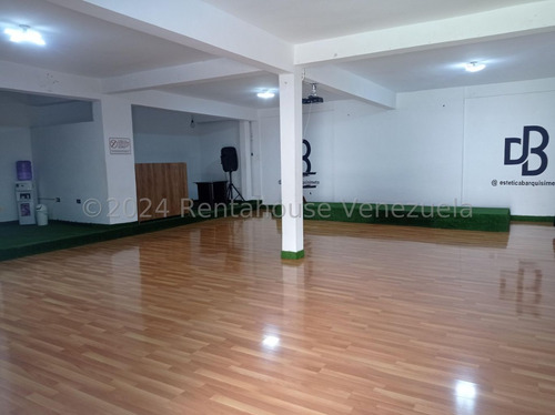 María Martínez Te Ofrece En Alquiler Este Espacioso Local Comercial Al Este De Barquisimeto, Piso De Granito, Área De Cocina, Ideal Para Centro Médico, Estético, Oficinas, Seguridad 24/7.