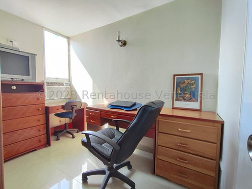 Apartamento En Venta San Jacinto Maracay 24-10969 Ec