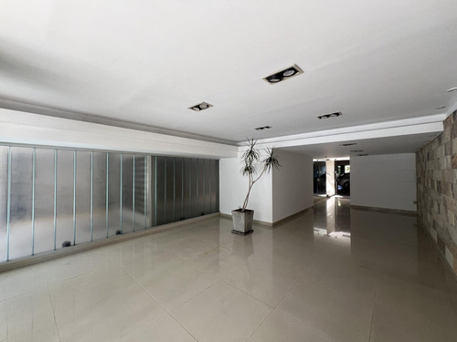 Loft De Dos Ambientes A Metros De Belgrano R Con Cochera.