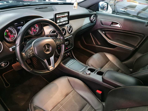 Imagem 8 de 13 de Mercedes-benz Gla 200 Vision Black Edition