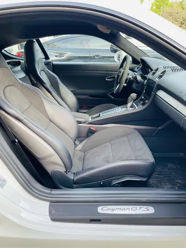 Porsche Cayman 2022