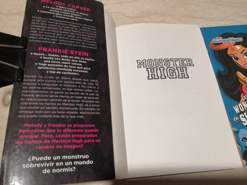 Libros.monster High. Wonder Woman. (Usado)