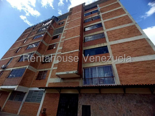 Erika Armeya Vende, Apartamento Ubicado En El Centro De Cabudare. Flex: 25-13615
