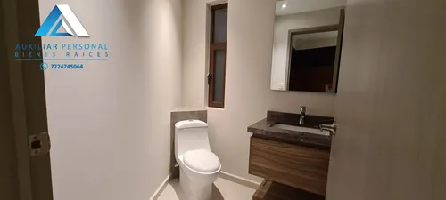 Casa De Una Sola Planta Con Carriles De Nado En Venta O Renta Metepec