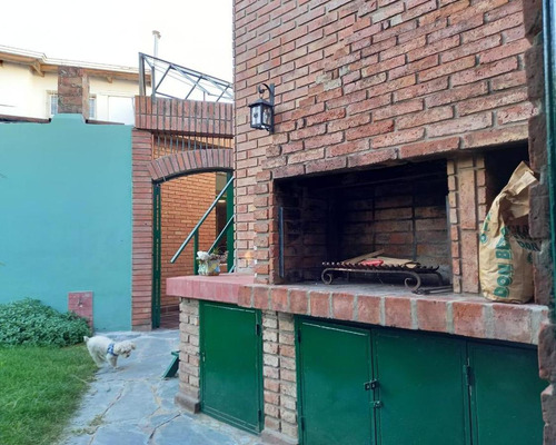 Casa En Venta Bº Maipu 1º Sección. 3 Dormitorios-3baños. Con Escritura. 330 M2