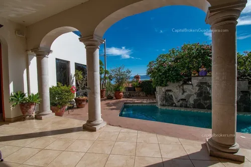 Casa De Lujo En Venta En Ajijic Con Alberca Y Terraza Con Vista A La Laguna