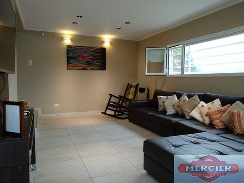 Excelente Propiedad En Barrio Residencial Las Lomas