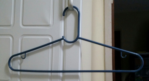 Ganchos De Ropa Plásticos 42 Cm - Solo 9 Disponibles - (Usado)