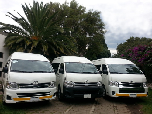 Imagen 1 de 6 de Renta Autos Y Camionetas Toyota * Con Chofer * Buen Precio