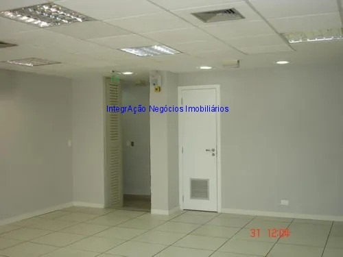 Imagem 4 de 11 de Conjunto Comercial 79m², 02 Banheiros E 01 Vaga Na Garagem. Condomínio Com Recepção E Segurança 24hrs. Excelente Localização - 21110909 - 70278154