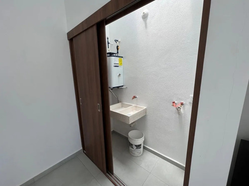 Casa De Una Planta En Zona Desarrollo San Pablo, Paseo De Creta, Muy Bonita!