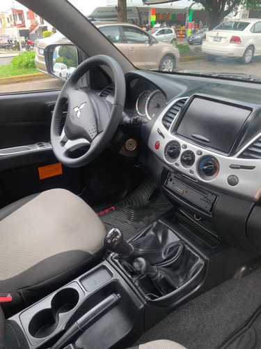 Imagen 10 de 15 de Mitsubishi L200 Diesel Doble Cabina 4x4 2015
