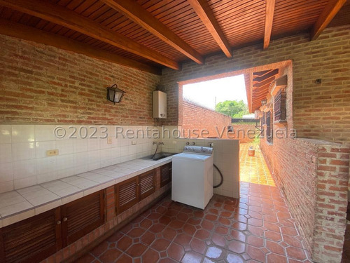 Casa En Venta Ubicado En Flor Amarillo Valencia Carabobo 24-8345, Eloisa Mejia