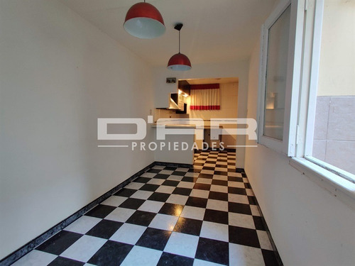 Hermoso Ph De 3 Ambientes Al Frente Con 2 Patios, Parrilla Y Garage!- Pasaje Caballito 1400