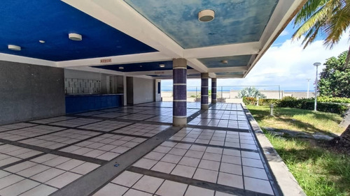 Imagen 10 de 13 de Apartamento En Venta En Catia La Mar Con Vista Al Mar La Guaira
