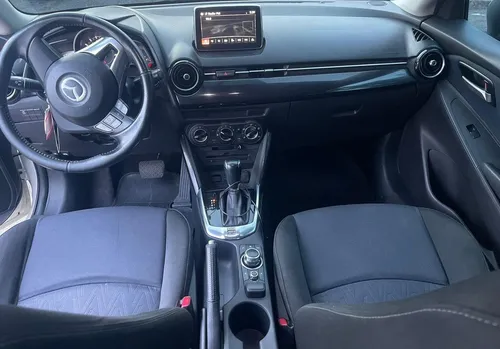 Mazda 2 Skyactive Blanco Perlado