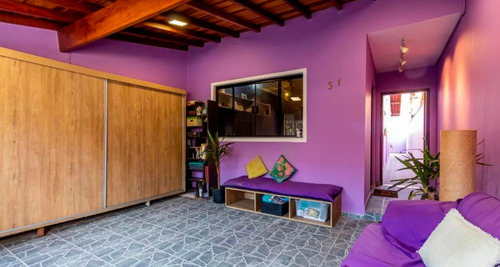 Casa Térrea Espaçosa Com Lindo Sótão - Rua Tranquila E Localização Excelente