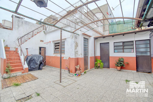 Casa De 4 Ambientes En Martínez Con Cochera Jardín Terraza Y Playroom.