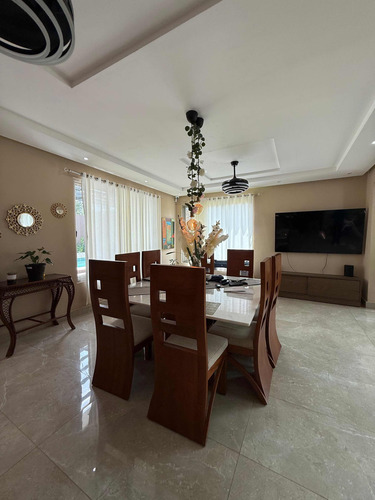 Moderna Casa En Venta En Gurabo