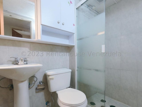 Imagen 12 de 30 de María Reyes Vende, Espectacular Apartamento Amoblado, En El Este De La Ciudad, El Edificio Cuenta Con Planta Eléctrica Y La Cocina Es Moderna