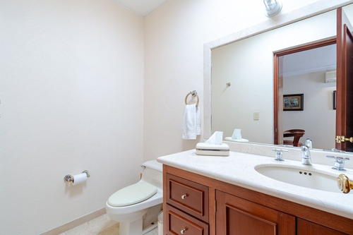 Casa Con Uso De Suelo Para Oficina En Venta , Pedregal