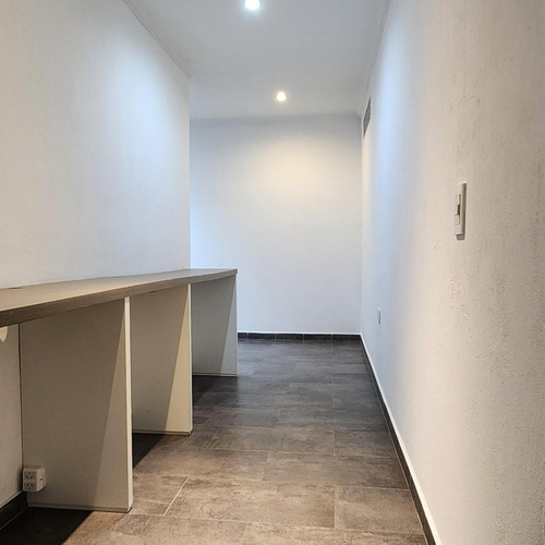 Casa En Venta - 4 Dormitorios 3 Baños - Cochera - 310mts2 - Morón