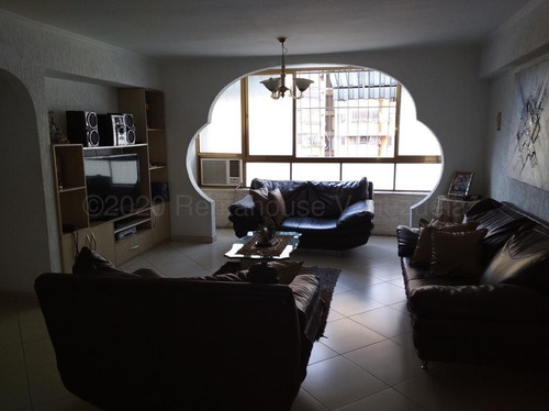 Imagen 3 de 12 de Apartamento En Venta En Urb El Centro Maracay Db 23-4807